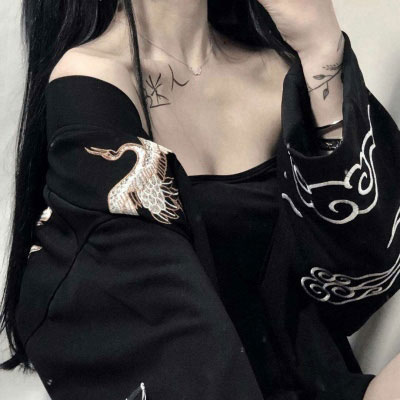 女生锁骨图片 锁骨很漂亮的女生照片