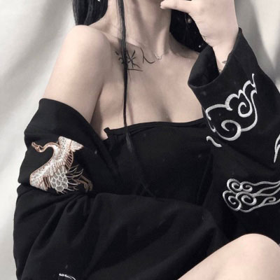 女生锁骨图片 锁骨很漂亮的女生照片