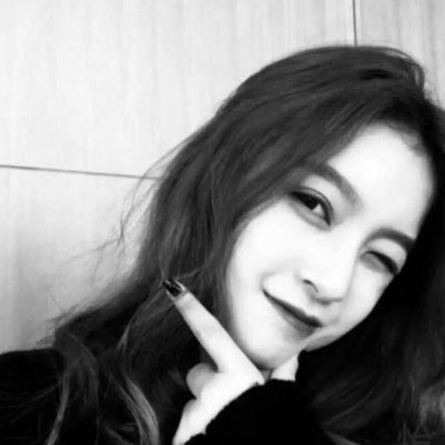 黑白女头像伤感高冷图片