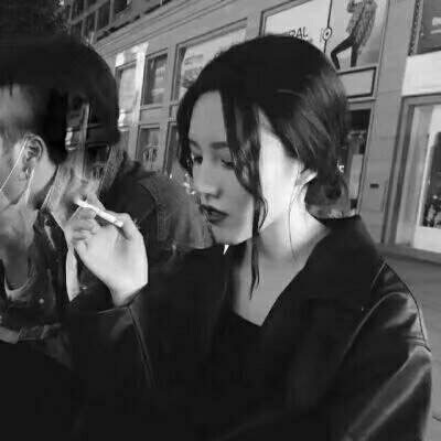 黑白女头像伤感高冷图片
