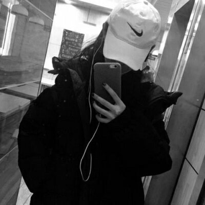 黑白女头像伤感高冷图片