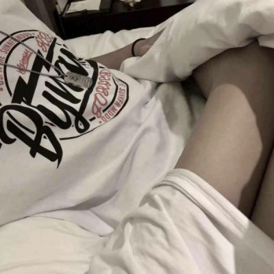 情侣头像半个身体部位图