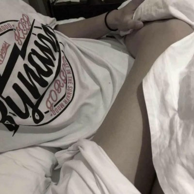 情侣头像半个身体部位图