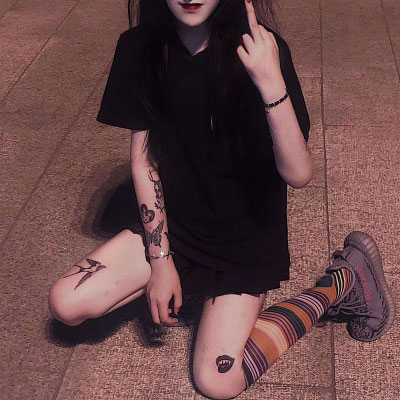 初中小女生福利图片 真人只露出腿的头像图片