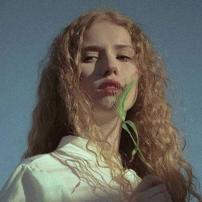 英伦风头像女生森系 气质范成熟复古头像