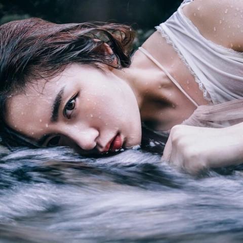 黑暗丧风格女头像真人快手头像 丧高清病女头像