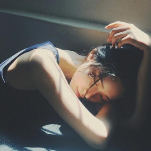 黑暗丧风格女头像真人快手头像 丧高清病女头像