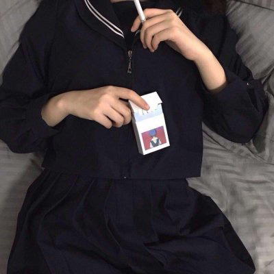 抽烟女头像高冷霸气型 吸烟头像女生图片大全