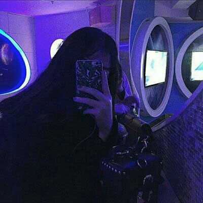 最近很火的社会头像女图片