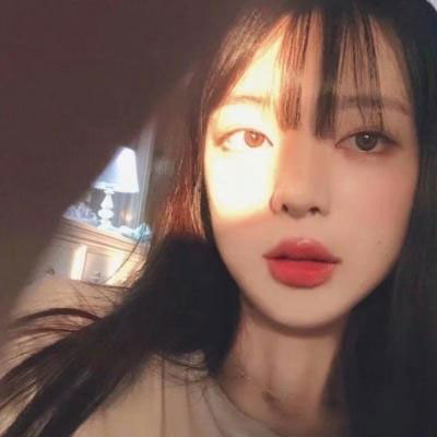 孤独头像 女生头像伤感孤独一个人侧面图片