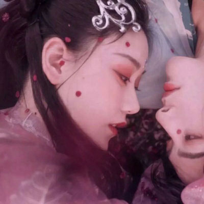 接吻缠绵暧昧情头 男女上下接吻暧昧头像