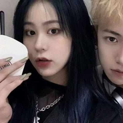 情头一人一张分开超甜 两人一图情头一左一右