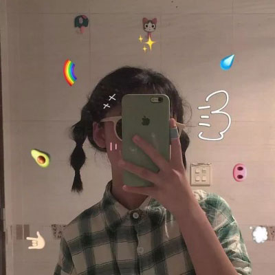 拿手机遮脸女生头像 长发可爱手机遮脸女生图片