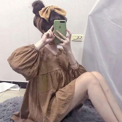 拿手机遮脸女生头像 长发可爱手机遮脸女生图片