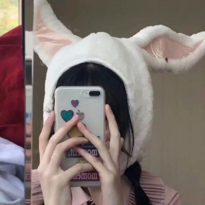 拿手机遮脸女生头像 长发可爱手机遮脸女生图片