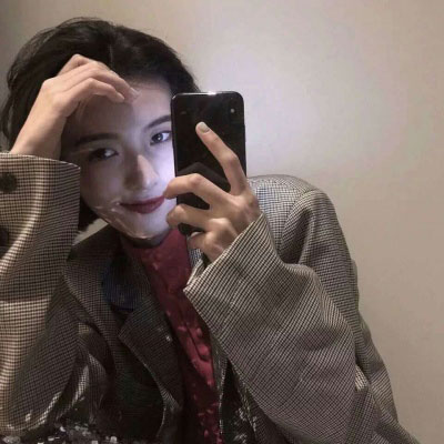 拿手机遮脸女生头像 长发可爱手机遮脸女生图片