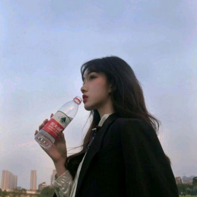 侧面头像女生唯美漂亮