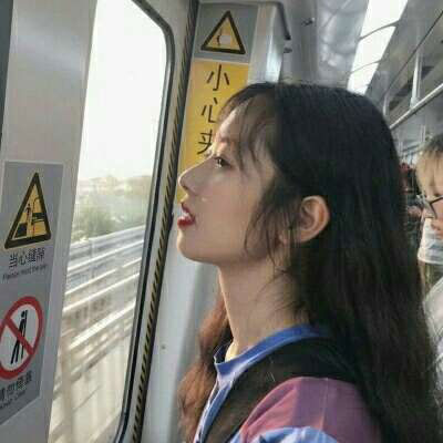侧面头像女生唯美漂亮