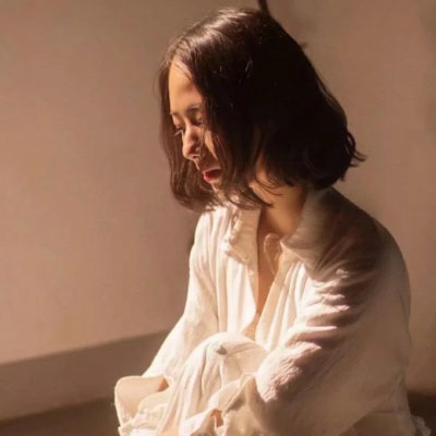 侧面头像女生唯美漂亮
