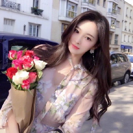 带来好运的微信头像花 拿花女生头像高清图片