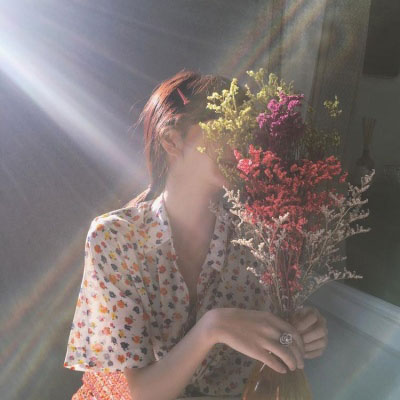 带来好运的微信头像花 拿花女生头像高清图片
