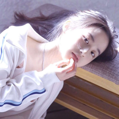 淡雅头像女生 唯美淡雅好看美女图片同一人多张