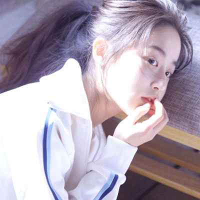 淡雅头像女生 唯美淡雅好看美女图片同一人多张
