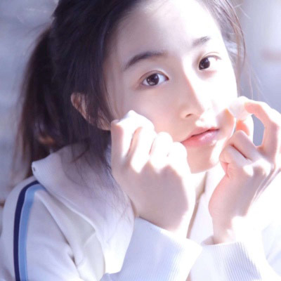 淡雅头像女生 唯美淡雅好看美女图片同一人多张