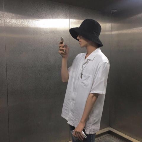 男生头像背影帅气孤独高清 侧面快手网红头像图片