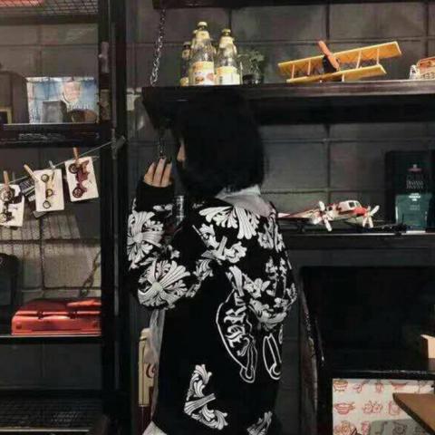 快手头像情侣有个性 情头一男一女高冷背影