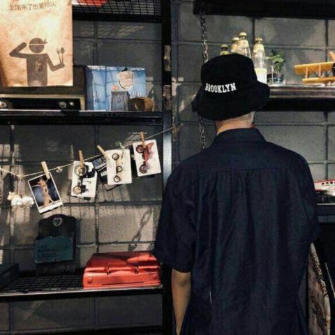 快手头像情侣有个性 情头一男一女高冷背影