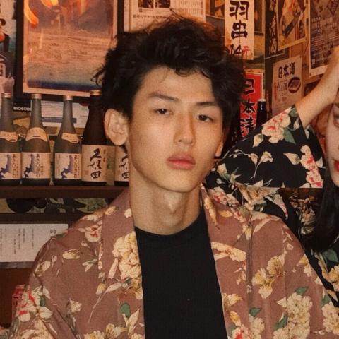 情侣一人一张一对接 情侣分开照拼图