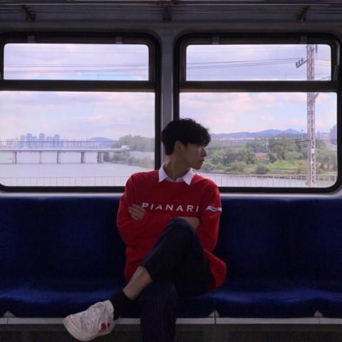 单人情头一人一张分开 情侣头像左右一张配对