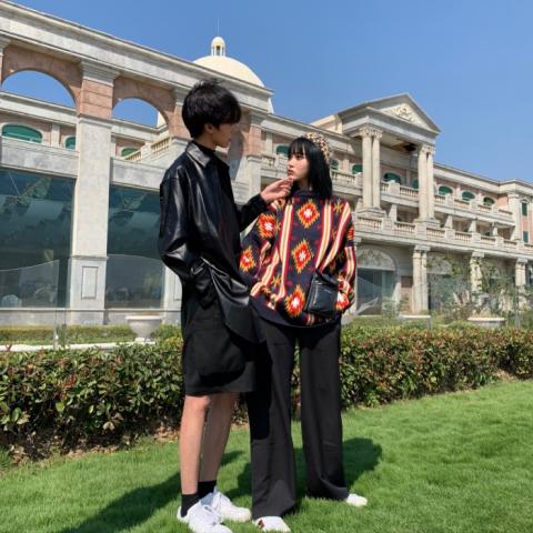 最萌身高差情侣头像一对2张 摸头杀情侣头像真人分开