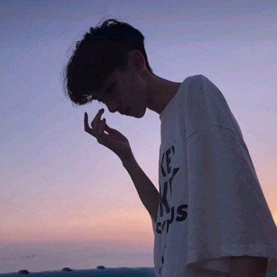 一人多张帅气男生头像