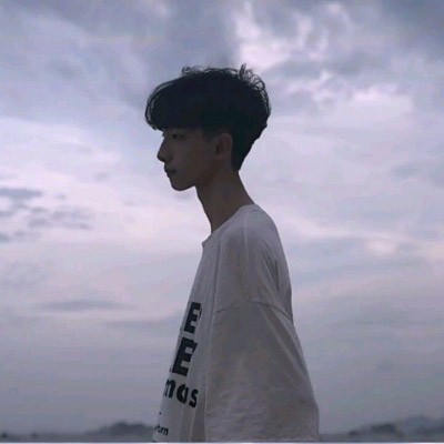一人多张帅气男生头像