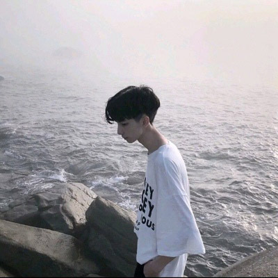 一人多张帅气男生头像