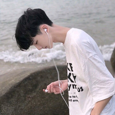 一人多张帅气男生头像