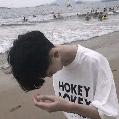 一人多张帅气男生头像