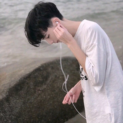 一人多张帅气男生头像