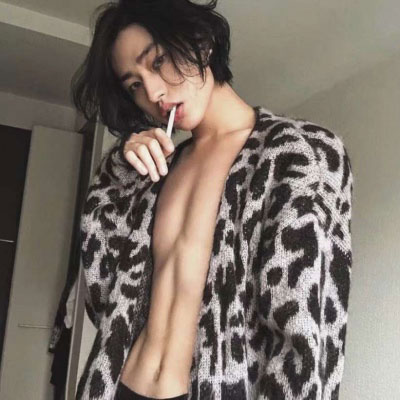 6块腹肌照片男生不夸张