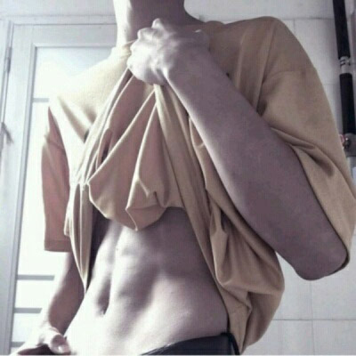 6块腹肌照片男生不夸张