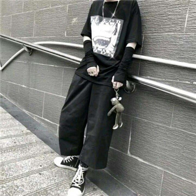 qq红色动漫男生qq头像图片