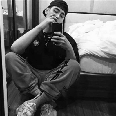 qq部位男生头像玩手机图片