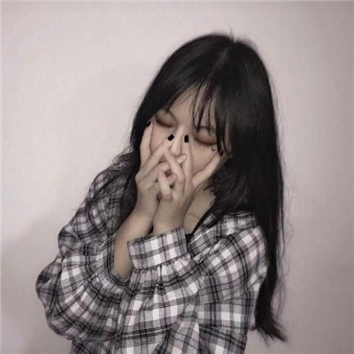 女生坐在地上头像大全图片