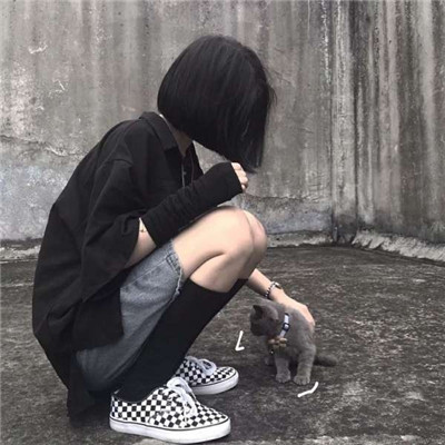 女生坐在地上头像大全图片