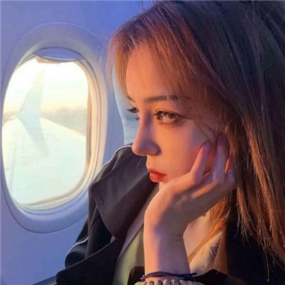 女生坐在地上头像大全图片