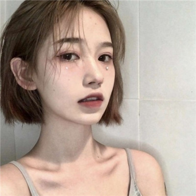女生坐在地上头像大全图片