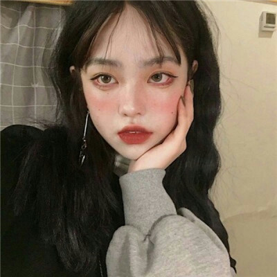女生坐在地上头像大全图片