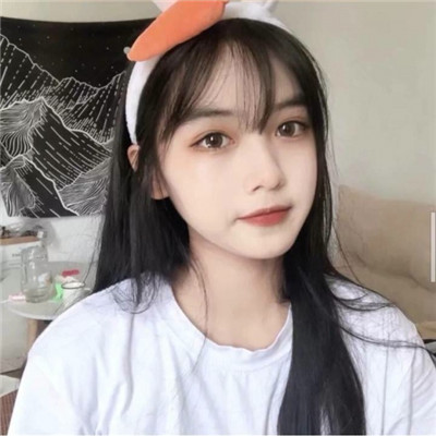 黑白手绘动漫女生头像图片